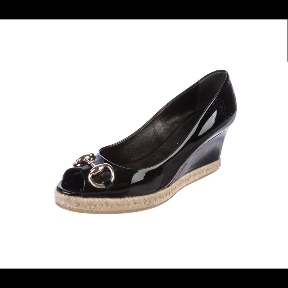 Gucci 6 1/2 patent leather black sandals